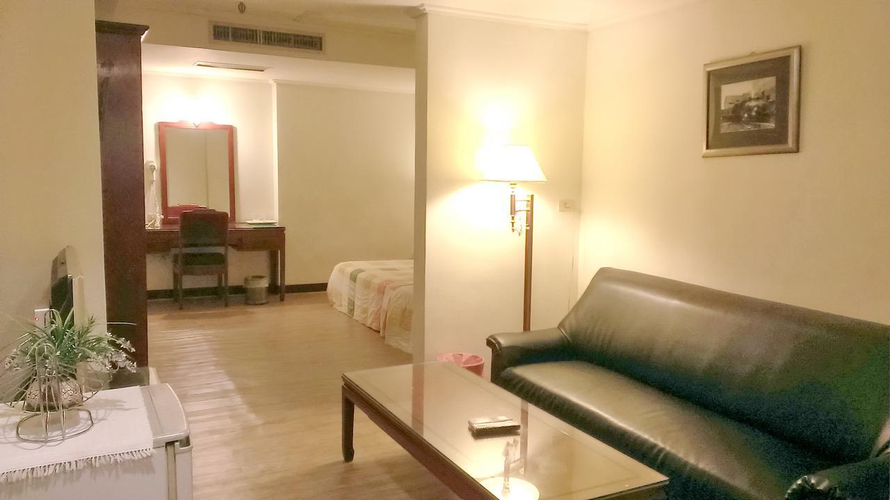 Galaxy Hotel Taichung Exterior photo