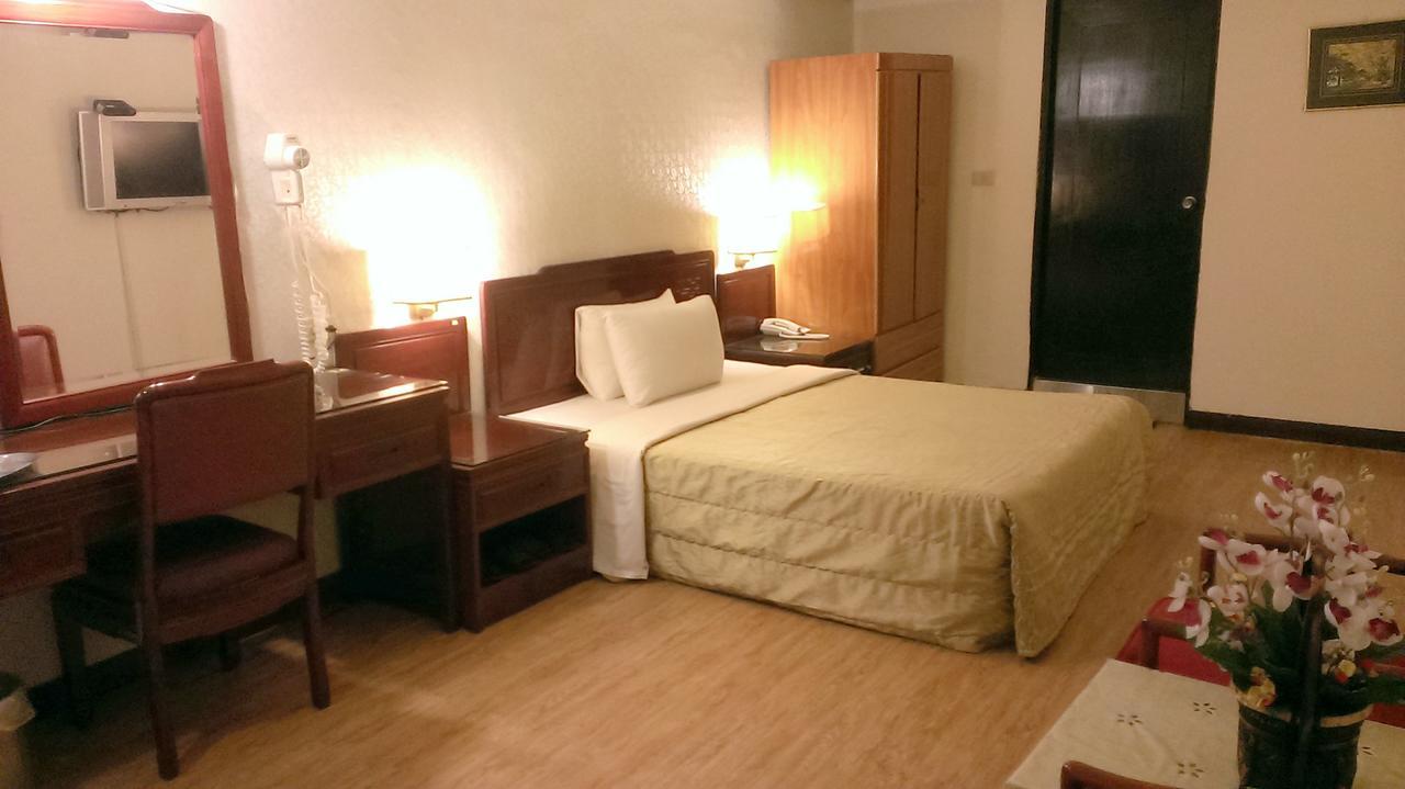 Galaxy Hotel Taichung Exterior photo