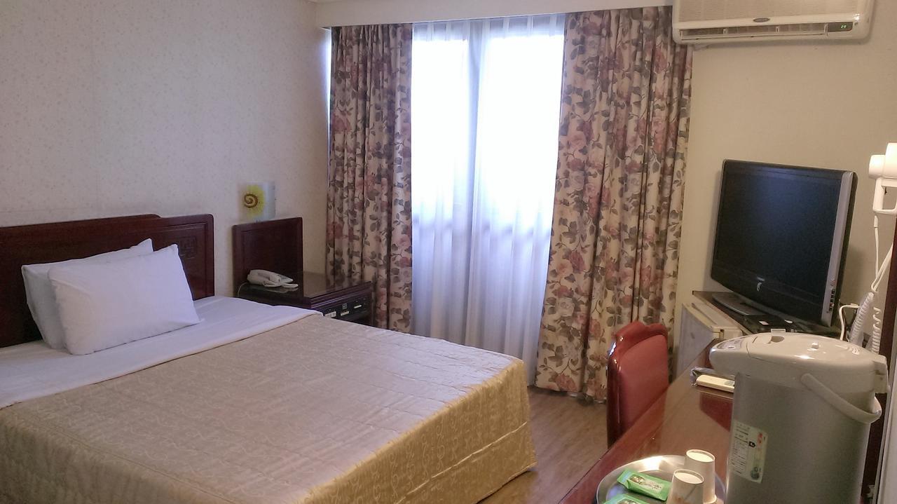 Galaxy Hotel Taichung Exterior photo