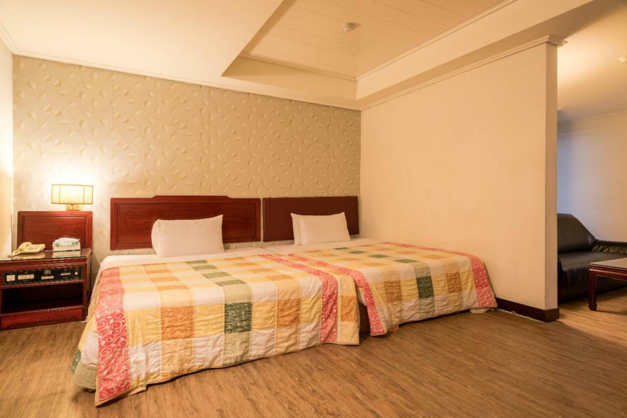 Galaxy Hotel Taichung Exterior photo